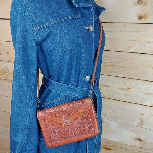 Handmade genuine leather tooled small crossbody crafted purse - Picture 4 of 8